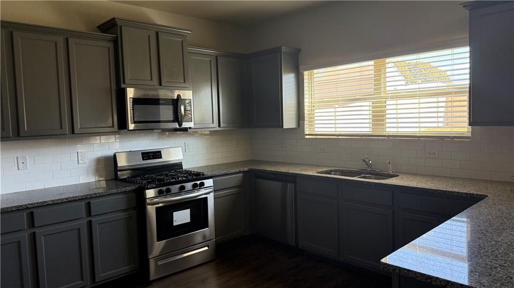 505 Emporia Loop - Photo 6 of 26