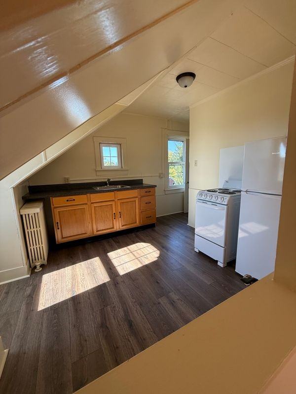 325 E Lancaster Ave - Photo 4 of 6
