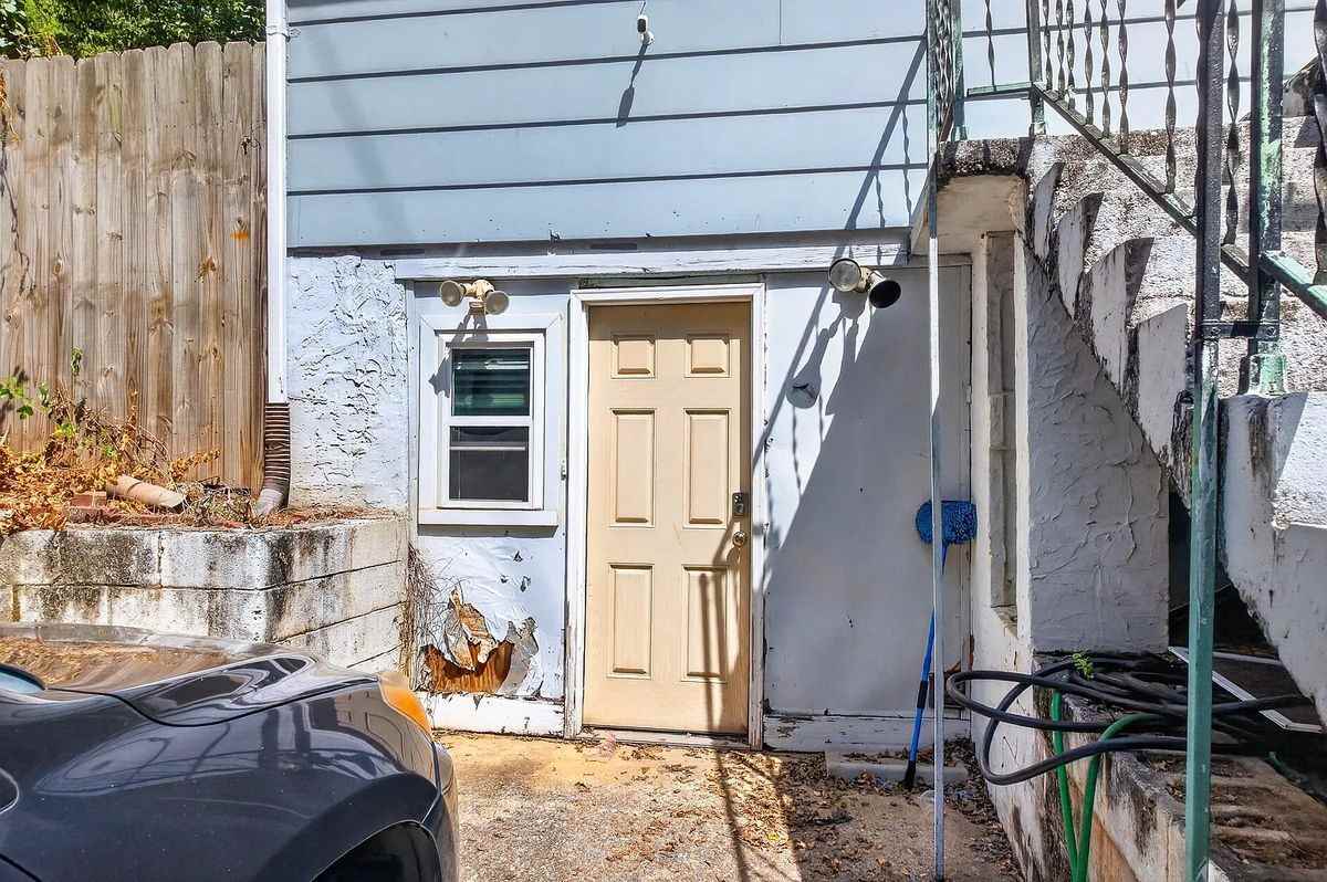 837 Clark St ##B - Photo 2 of 26