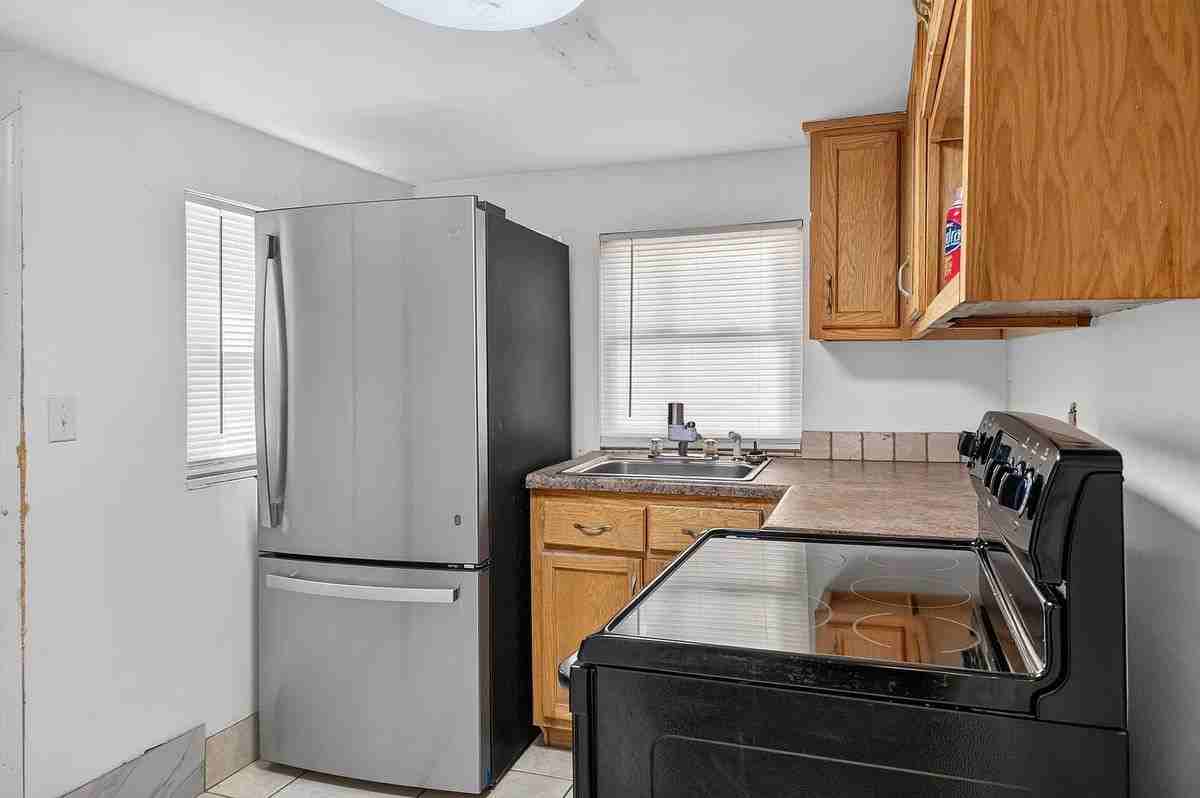837 Clark St ##B - Photo 4 of 26