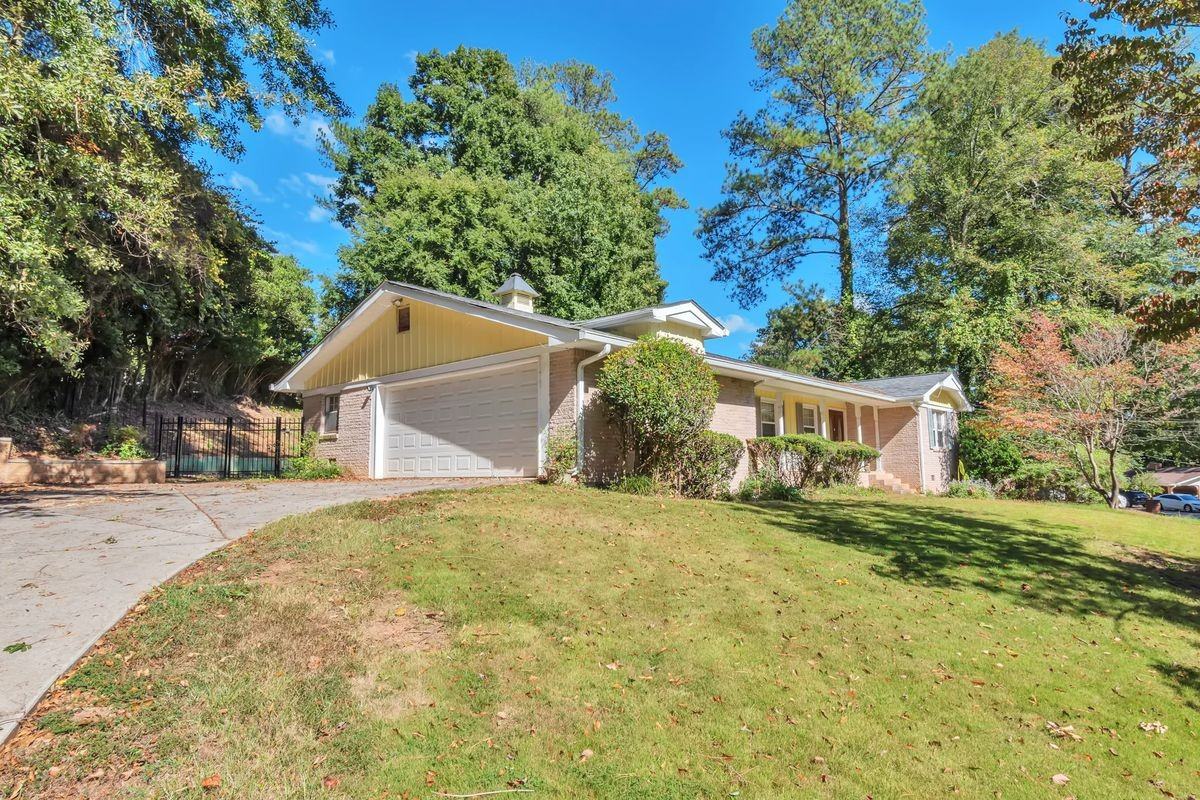 3622 Kings Park Way - Photo 3 of 25