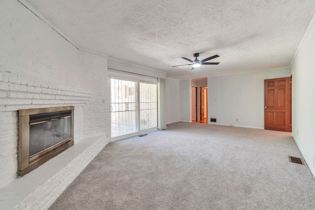 3622 Kings Park Way - Photo 5 of 25