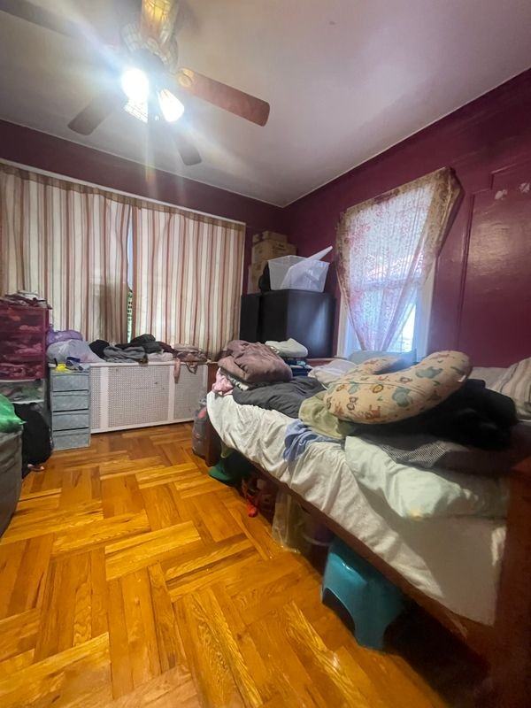 734 W 231st St - Photo 3 of 7