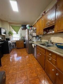 734 W 231st St - Photo 5 of 7
