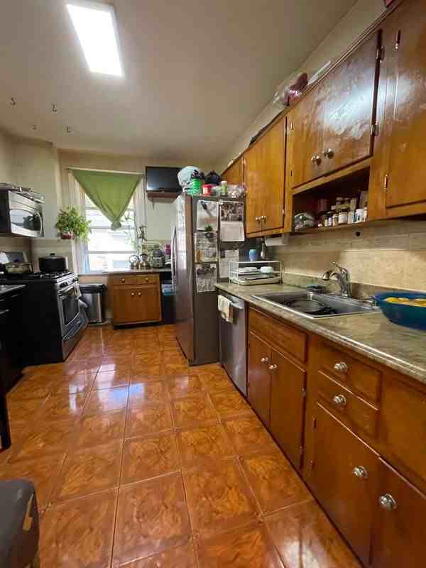 734 W 231st St - Photo 6 of 7
