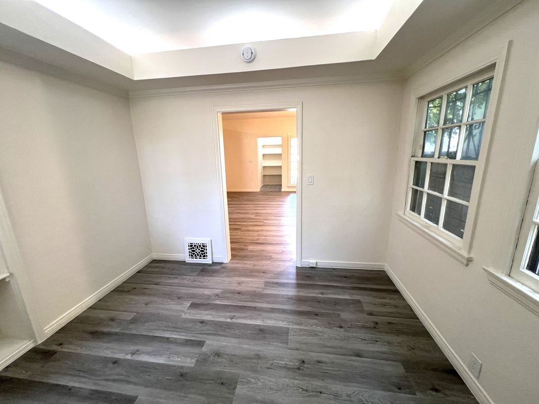 113 N Flores St - Photo 5 of 9