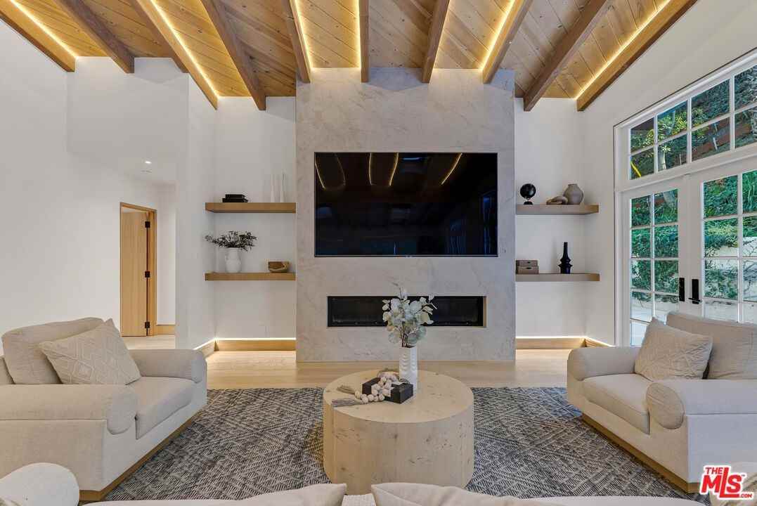 10160 Cielo Dr - Photo 7 of 39