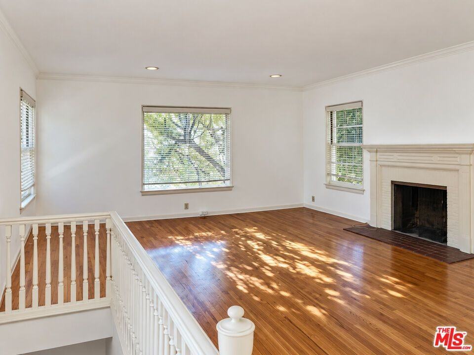 1644 Veteran Ave - Photo 4 of 10
