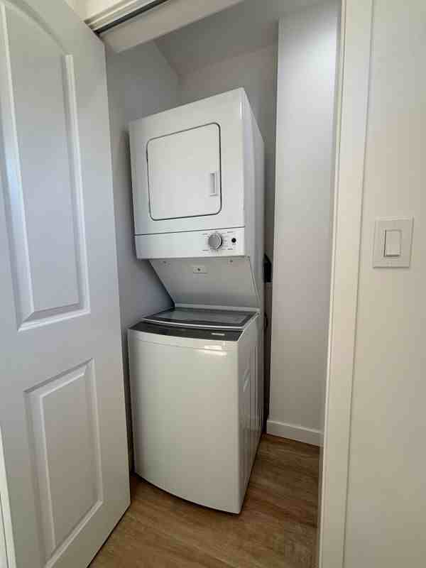 11233 Victory Blvd - Photo 3 of 9
