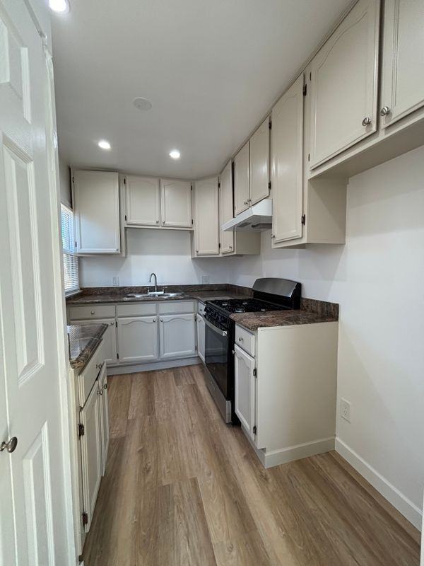 11233 Victory Blvd - Photo 5 of 9