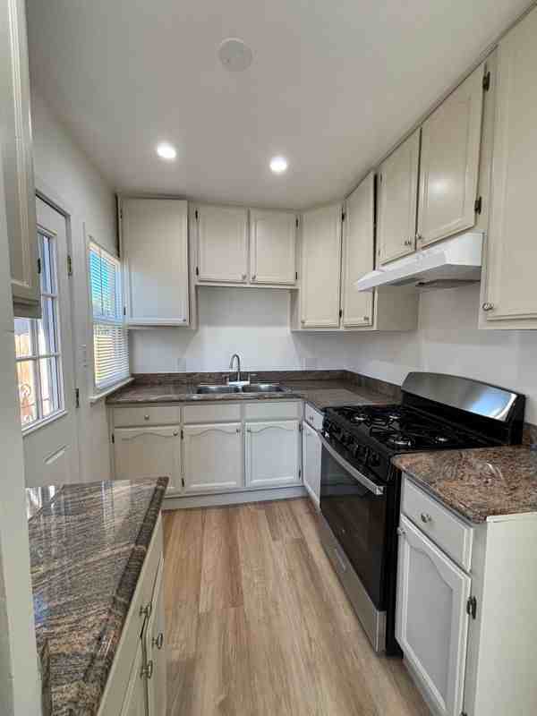 11233 Victory Blvd - Photo 7 of 9