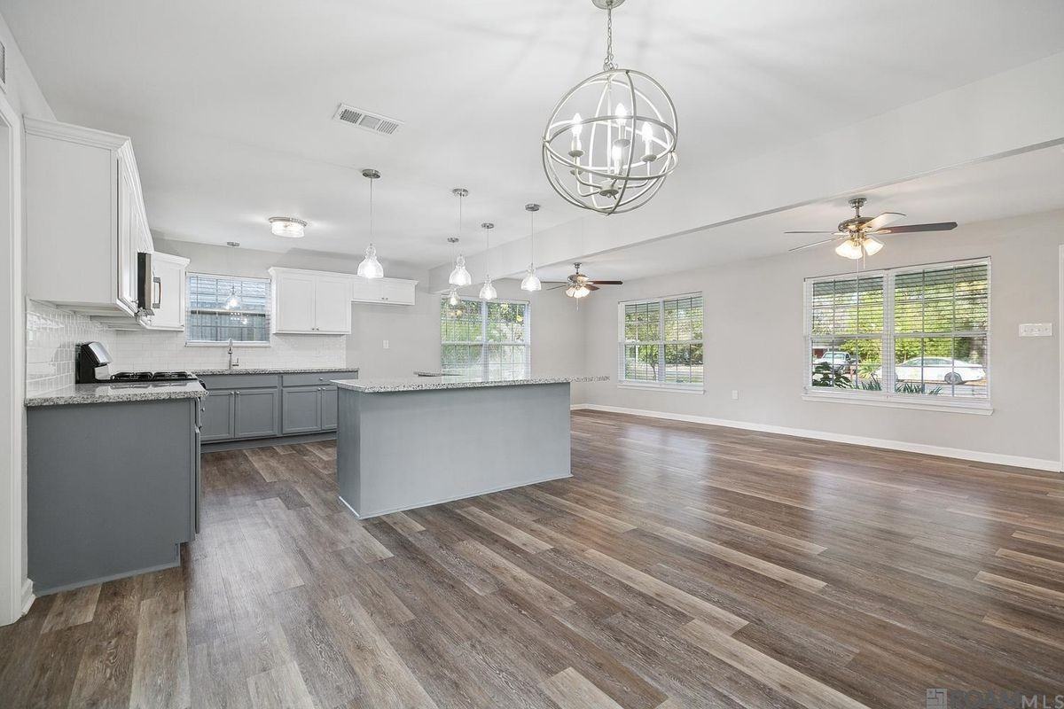 9046 Kingcrest Pkwy - Photo 5 of 15