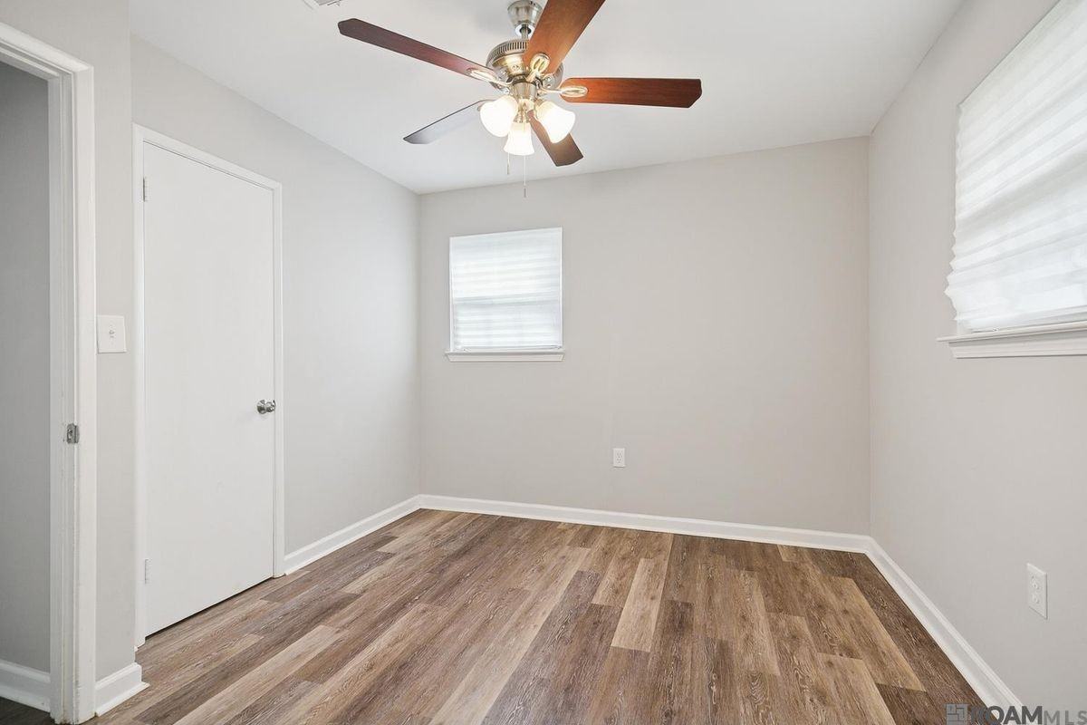 9046 Kingcrest Pkwy - Photo 7 of 15