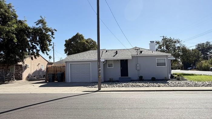 6017 40th St - Photo 2 of 13