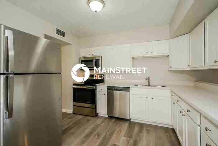 584 Hillview Blvd - Photo 7 of 16
