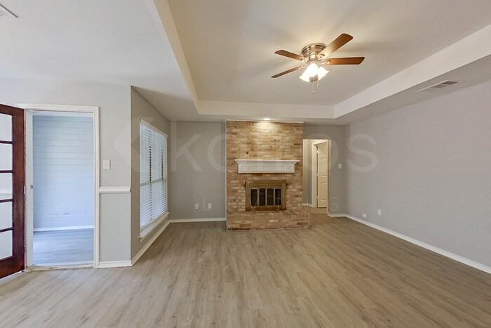 112 Streamside Dr - Photo 2 of 21