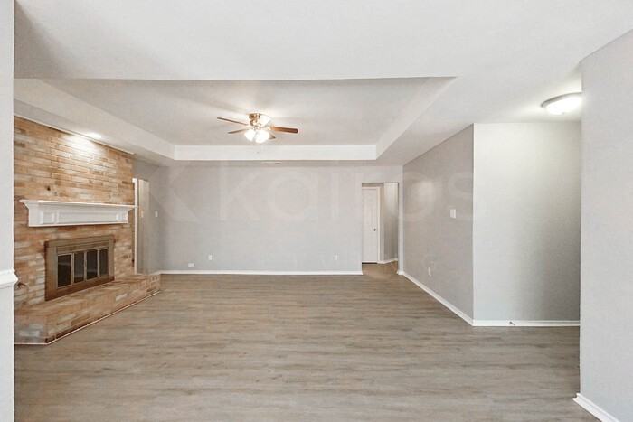 112 Streamside Dr - Photo 4 of 21