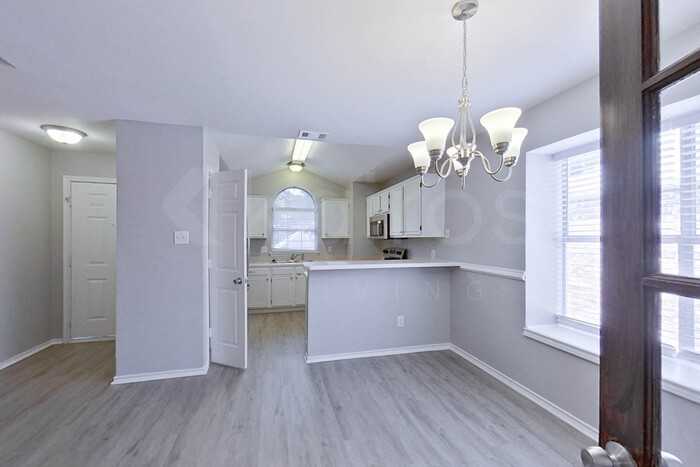112 Streamside Dr - Photo 7 of 21
