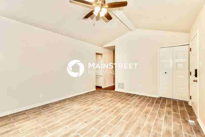 10302 Bayport Rd - Photo 5 of 19