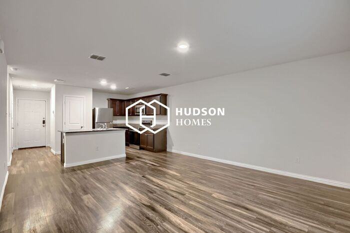 817 Hubert St - Photo 4 of 14
