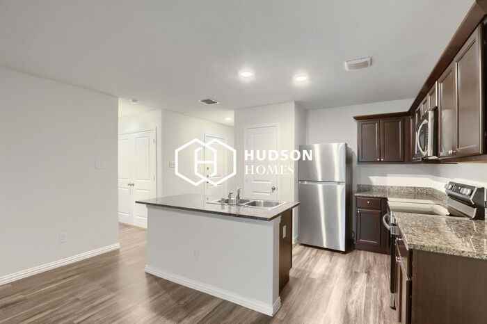 817 Hubert St - Photo 5 of 14