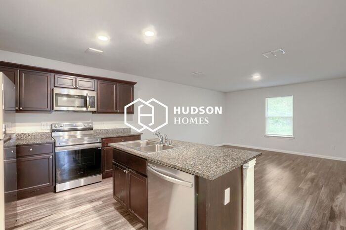 817 Hubert St - Photo 6 of 14