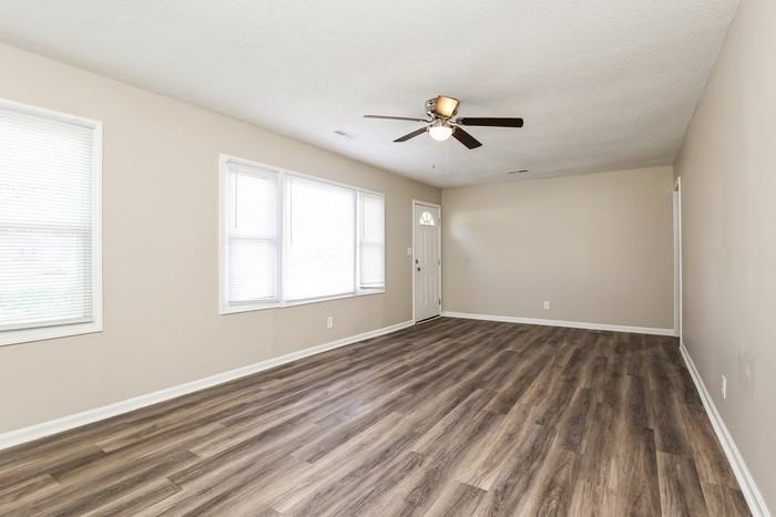153 Stratton Dr - Photo 4 of 12