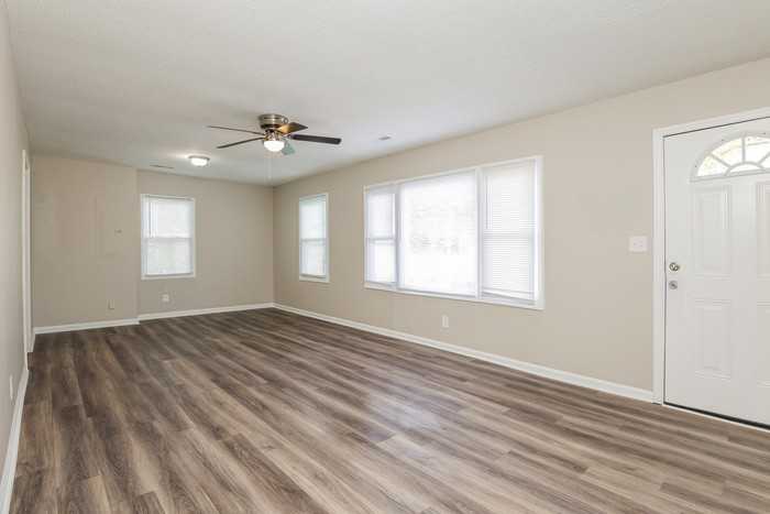 153 Stratton Dr - Photo 5 of 12