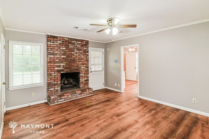 5339 Surrey Rd - Photo 4 of 12