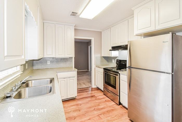 5339 Surrey Rd - Photo 5 of 12
