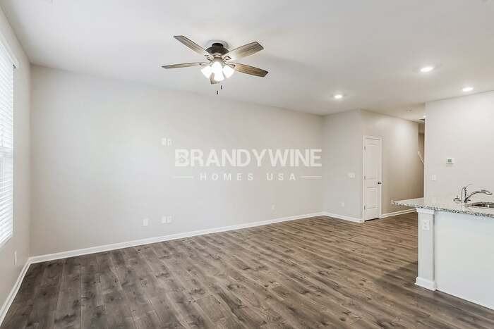 1053 Woodbridge Blvd - Photo 4 of 21