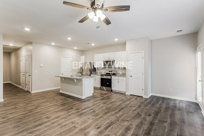 1053 Woodbridge Blvd - Photo 5 of 21