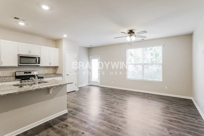 1053 Woodbridge Blvd - Photo 6 of 21