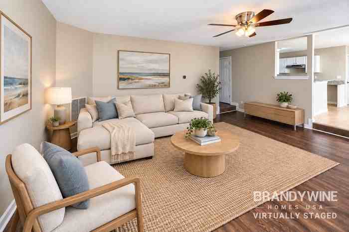 9412 Waters Edge Dr - Photo 3 of 28