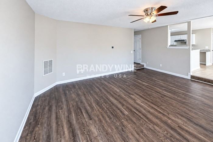 9412 Waters Edge Dr - Photo 4 of 28