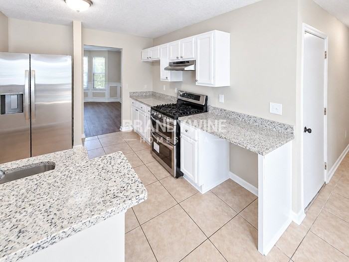 9412 Waters Edge Dr - Photo 6 of 28