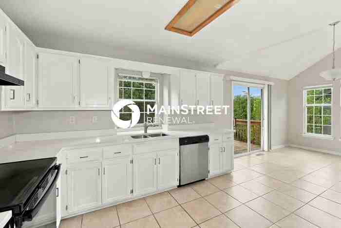 1605 Ne Stonewood Dr - Photo 2 of 18