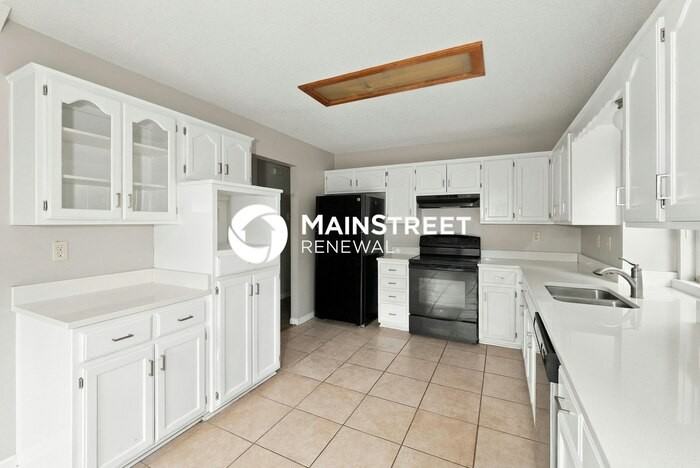 1605 Ne Stonewood Dr - Photo 4 of 18