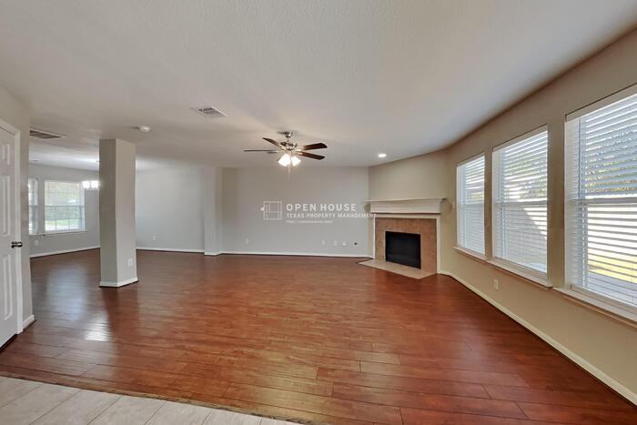 3222 Crestbridge Ln - Photo 4 of 22