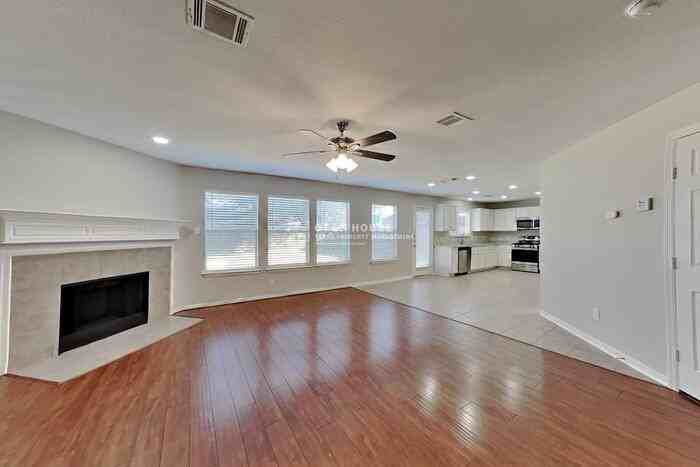 3222 Crestbridge Ln - Photo 5 of 22