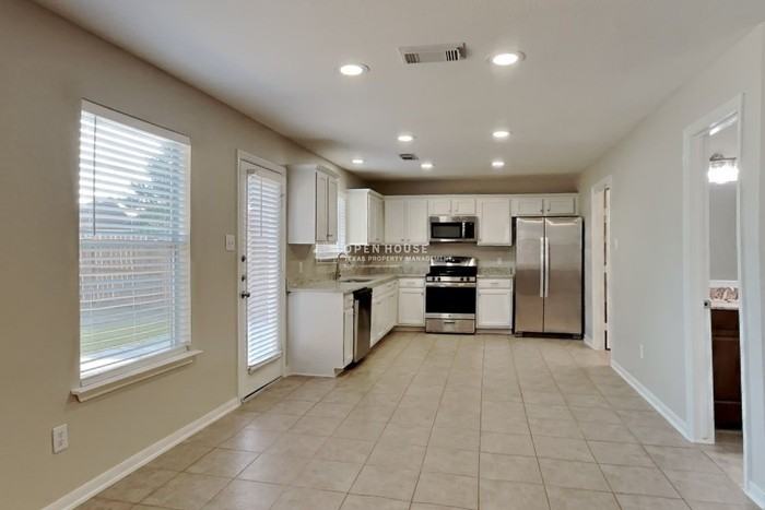3222 Crestbridge Ln - Photo 7 of 22