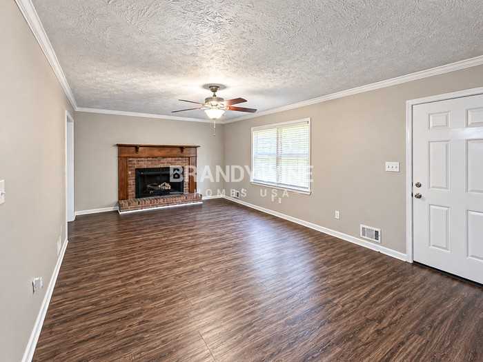 2840 Creekwood Dr - Photo 4 of 30