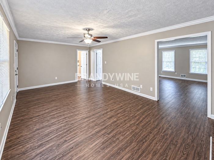 2840 Creekwood Dr - Photo 5 of 30