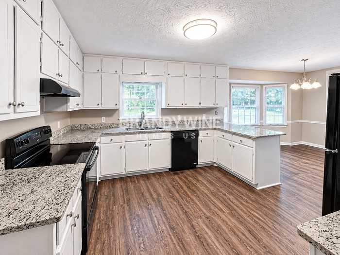2840 Creekwood Dr - Photo 6 of 30