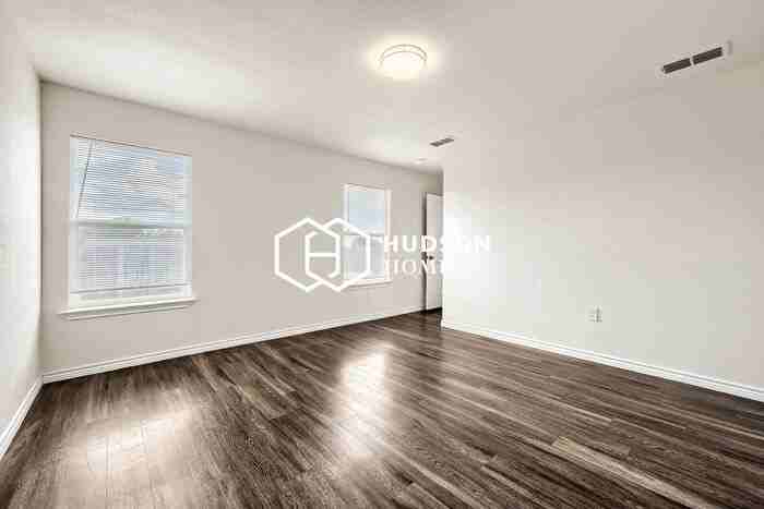 7034 Phoenix Dr - Photo 7 of 14