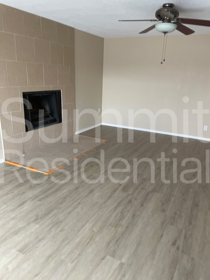 6268 W Campbell Ave - Photo 3 of 35