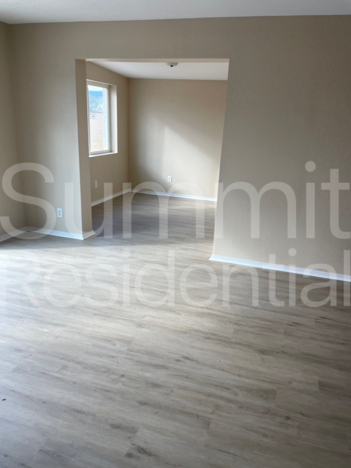 6268 W Campbell Ave - Photo 4 of 35