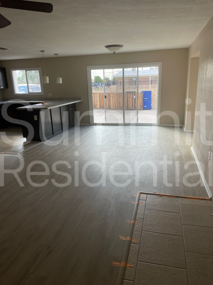 6268 W Campbell Ave - Photo 6 of 35