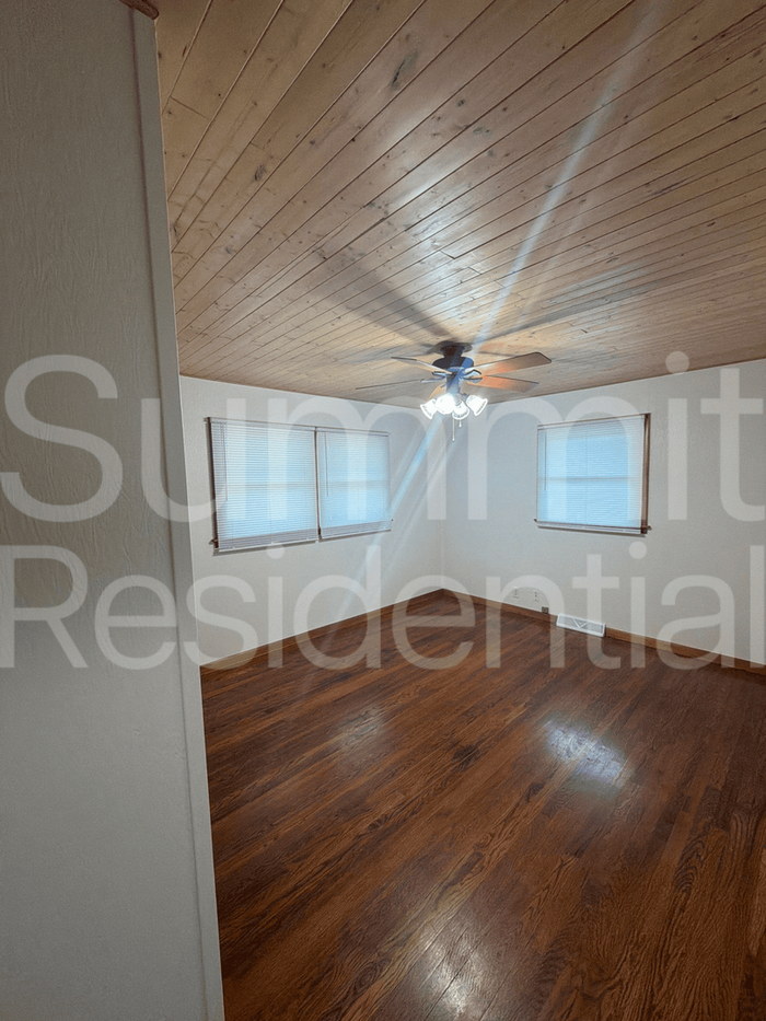 5409 Sw 16th St - Photo 4 of 8