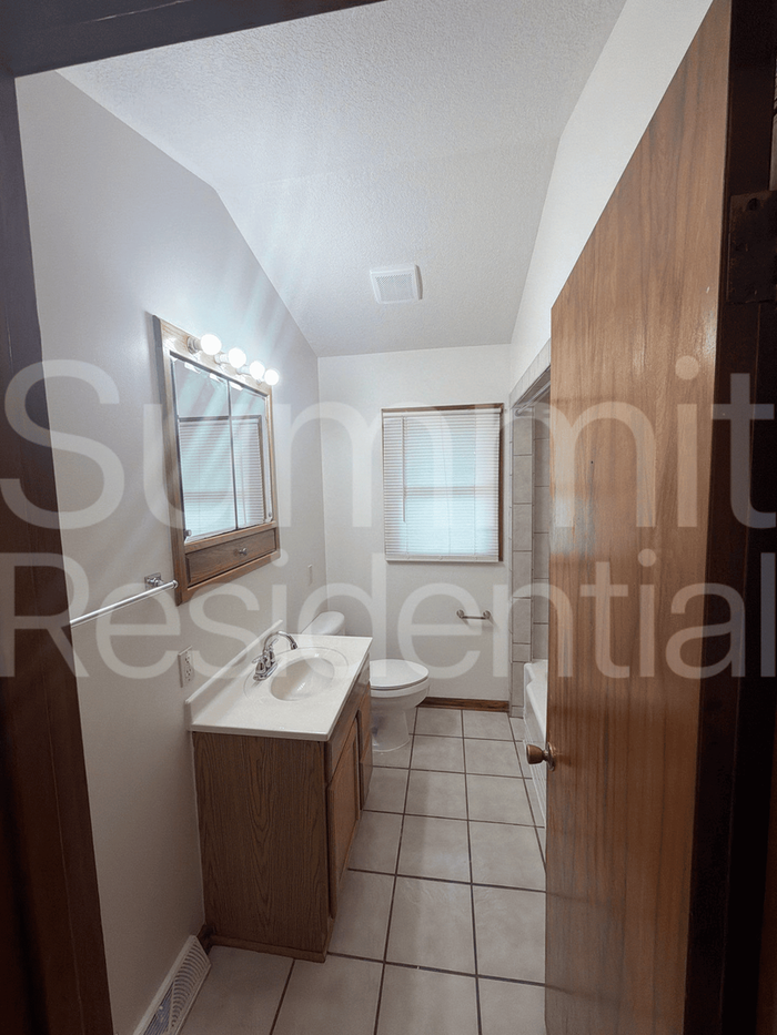5409 Sw 16th St - Photo 5 of 8